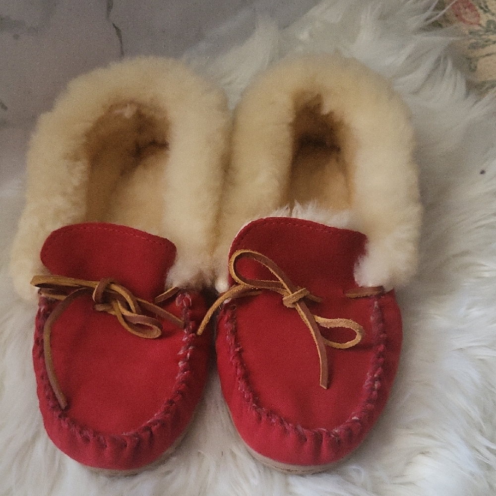 Minnetonka Alpine Genuine Shearling Slipper Red Shoes